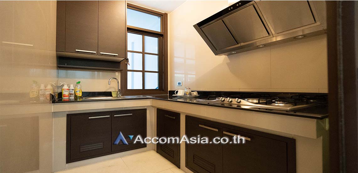  4 Bedrooms  House For Sale in Sukhumvit, Bangkok  near BTS Phra khanong (AA25135)