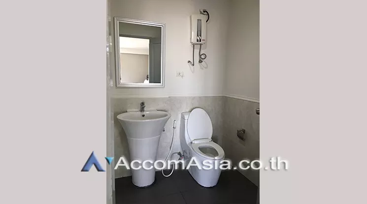  2 Bedrooms  Condominium For Rent in Sukhumvit, Bangkok  near BTS Phrom Phong (AA25141)