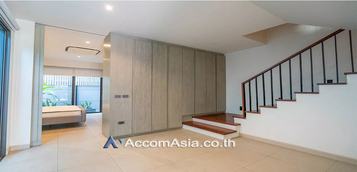  3 Bedrooms  Townhouse For Rent in Sukhumvit, Bangkok  near BTS Phrom Phong (AA25186)