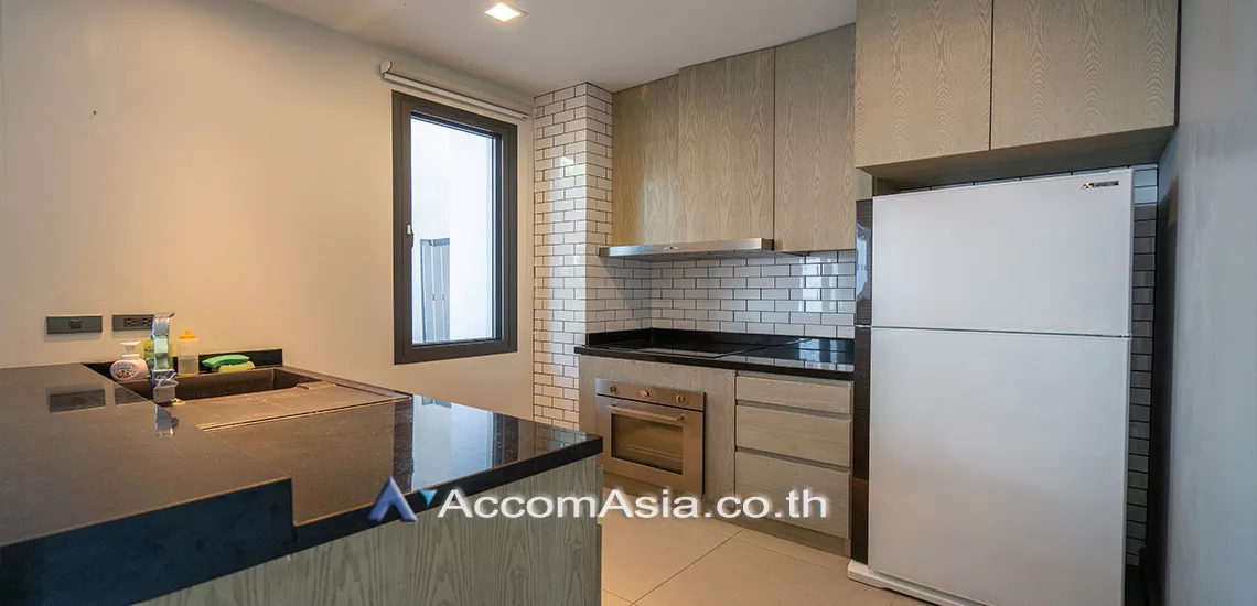  3 Bedrooms  Townhouse For Rent in Sukhumvit, Bangkok  near BTS Phrom Phong (AA25186)
