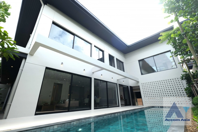 Private Swimming Pool |  5 Bedrooms  House For Rent in Sukhumvit, Bangkok  near BTS Ekkamai (AA25189)