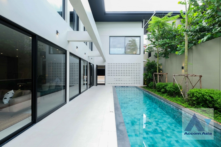 8  5 br House For Rent in Sukhumvit ,Bangkok BTS Ekkamai AA25189