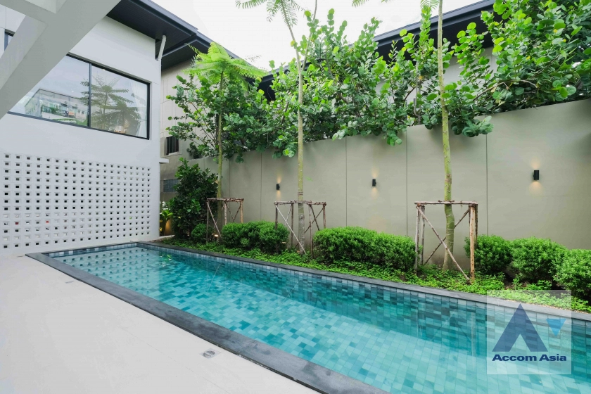 9  5 br House For Rent in Sukhumvit ,Bangkok BTS Ekkamai AA25189