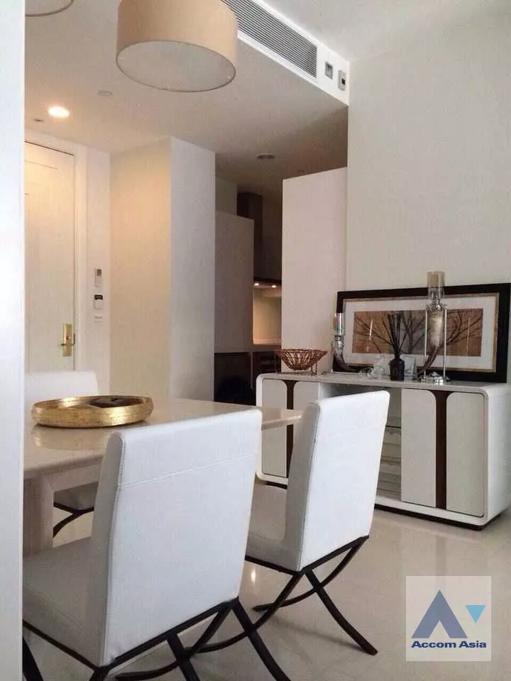  2 Bedrooms  Condominium For Rent in Ploenchit, Bangkok  near BTS Chitlom (AA25191)