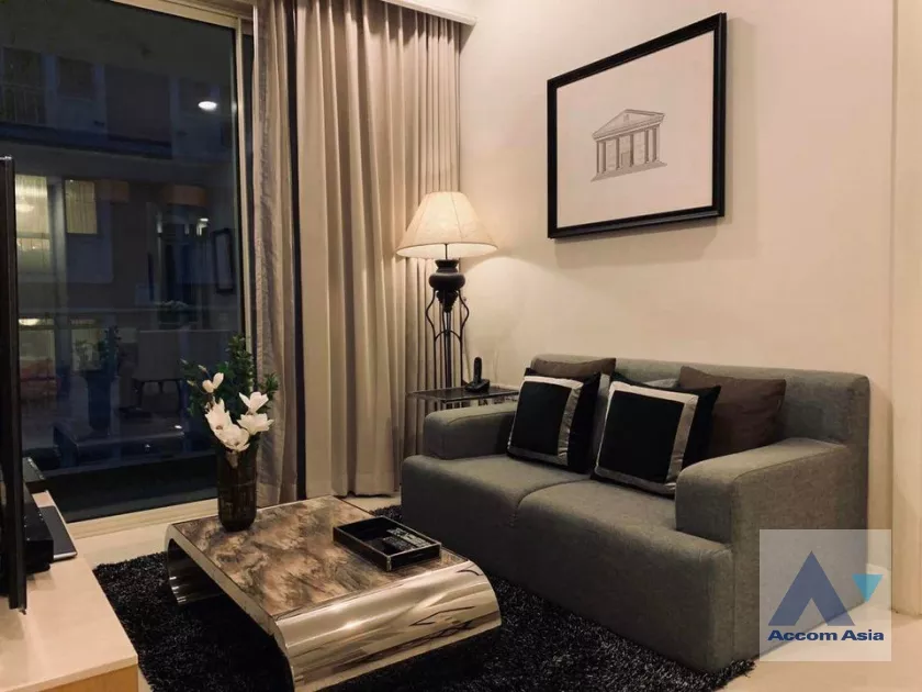  2 Bedrooms  Condominium For Rent in Ploenchit, Bangkok  near BTS Chitlom (AA25191)