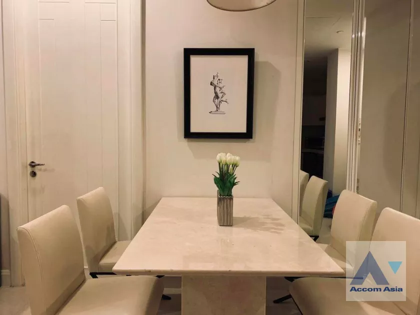  2 Bedrooms  Condominium For Rent in Ploenchit, Bangkok  near BTS Chitlom (AA25191)