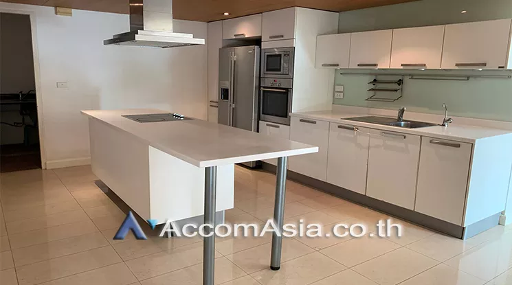 Pet friendly |  3 Bedrooms  Condominium For Rent in Sukhumvit, Bangkok  near BTS Ekkamai (AA25195)