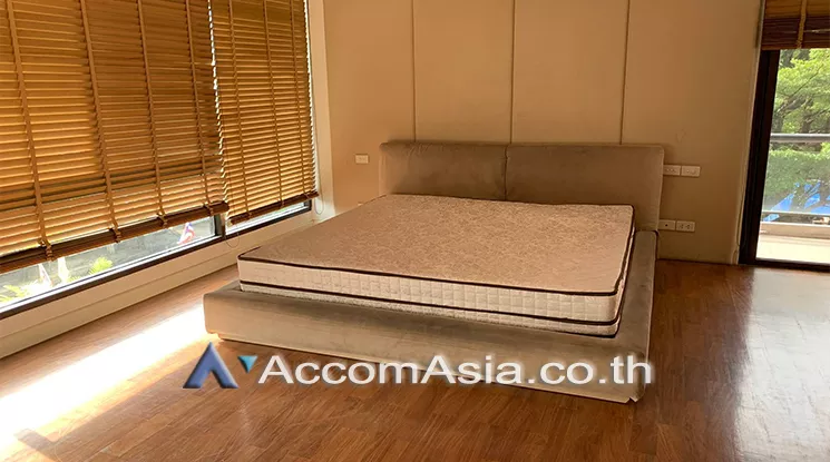 Pet friendly |  3 Bedrooms  Condominium For Rent in Sukhumvit, Bangkok  near BTS Ekkamai (AA25195)