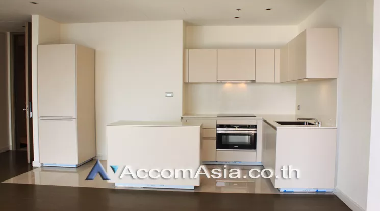  2 Bedrooms  Condominium For Rent in Ploenchit, Bangkok  near BTS Ratchadamri (AA25206)