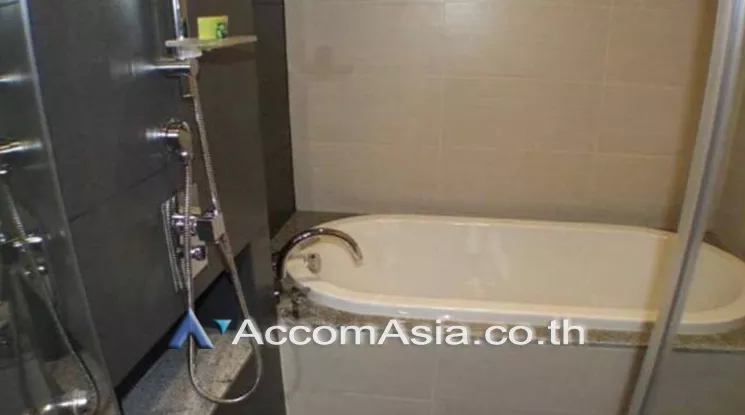  1 Bedroom  Condominium For Rent in Sukhumvit, Bangkok  near BTS Asok - MRT Sukhumvit (AA25209)