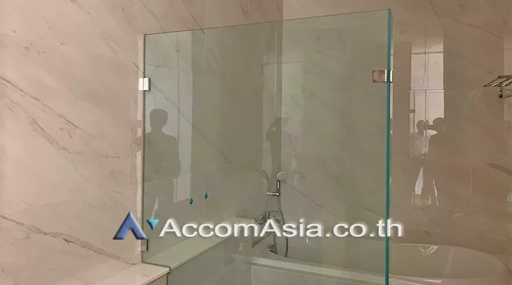  2 Bedrooms  Apartment For Rent in Sukhumvit, Bangkok  near BTS Phrom Phong (AA25226)