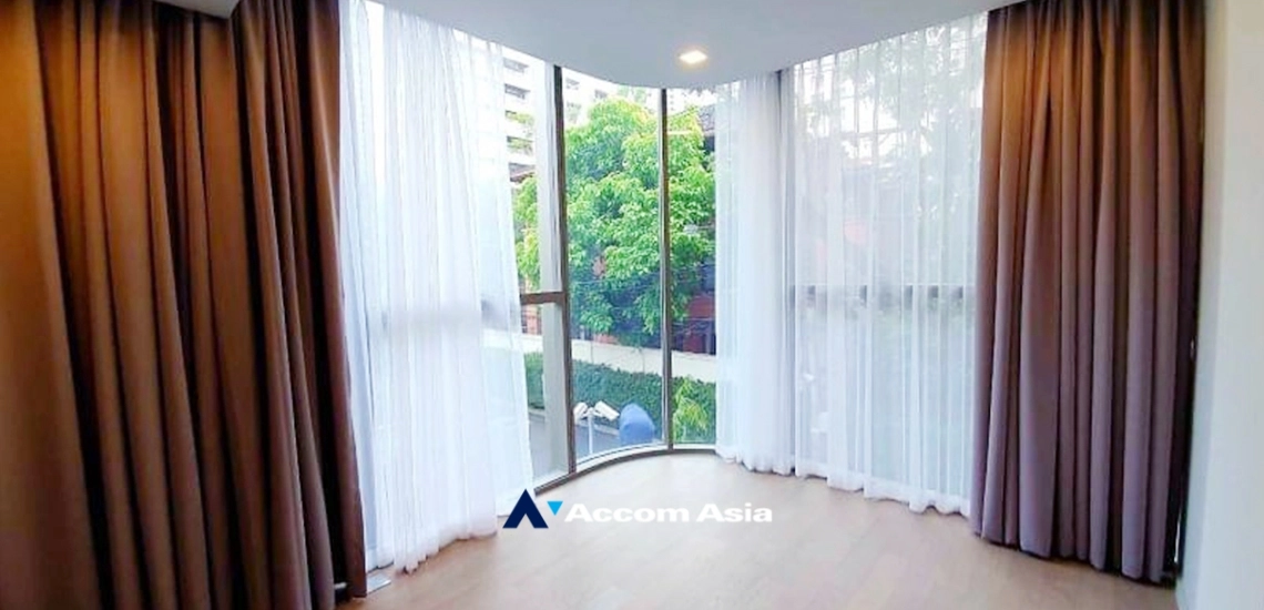 Pet friendly |  3 Bedrooms  Condominium For Sale in Sukhumvit, Bangkok  near BTS Phrom Phong (AA25247)