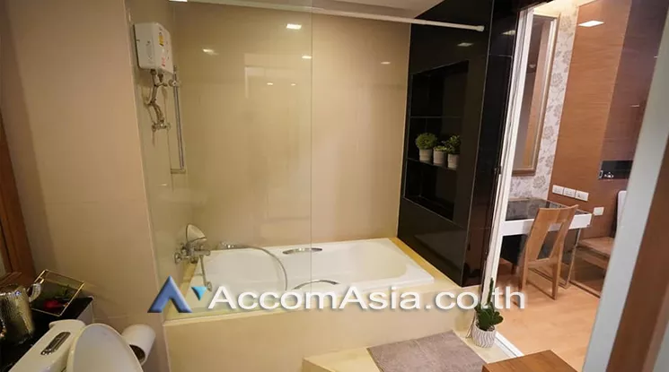  2 Bedrooms  Condominium For Rent in Sukhumvit, Bangkok  near BTS Ekkamai (AA25278)