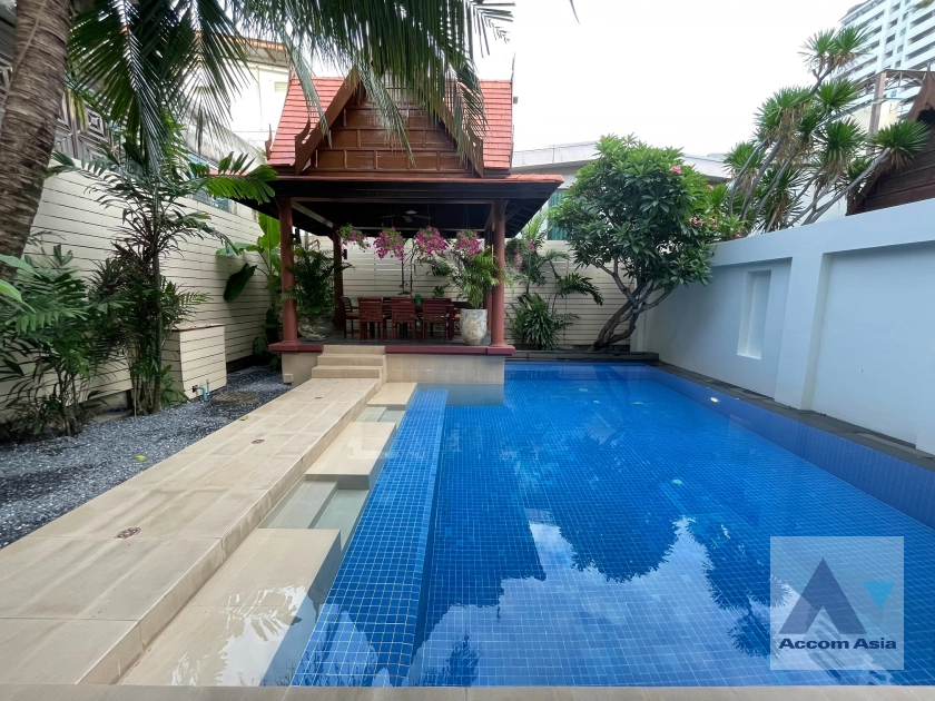 Private Swimming Pool, Pet friendly |  4 Bedrooms  House For Rent in Sukhumvit, Bangkok  near BTS Phrom Phong (AA25344)