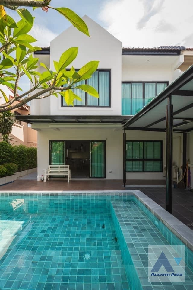 Private Swimming Pool, Pet friendly |  3 Bedrooms  Townhouse For Rent & Sale in Phaholyothin, Bangkok  near BTS Ari (AA25396)