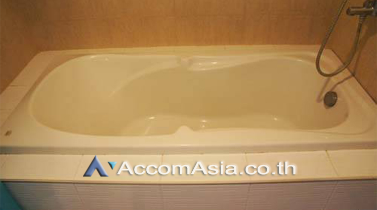  1 Bedroom  Condominium For Sale in Sukhumvit, Bangkok  near BTS Thong Lo (AA25421)