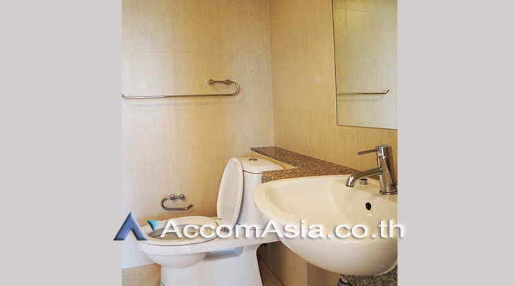  1 Bedroom  Condominium For Sale in Sukhumvit, Bangkok  near BTS Thong Lo (AA25421)