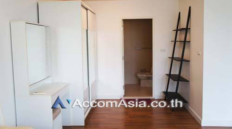  1 Bedroom  Condominium For Sale in Sukhumvit, Bangkok  near BTS Thong Lo (AA25421)