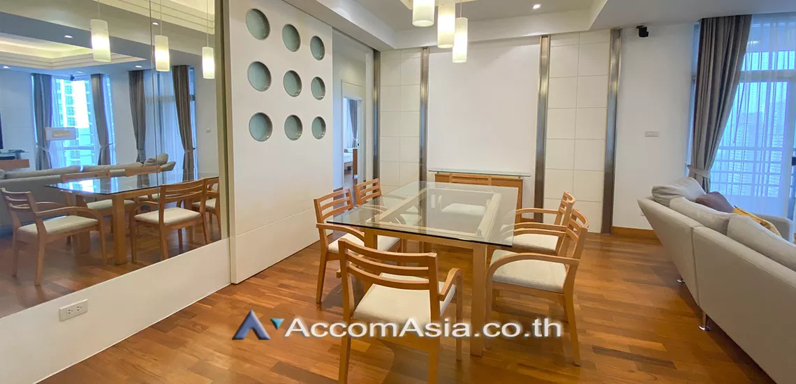 Pet friendly |  2 Bedrooms  Condominium For Rent in Ploenchit, Bangkok  near BTS Chitlom (AA25425)