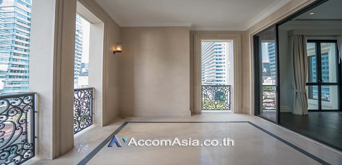 Big Balcony, Duplex Condo |  3 Bedrooms  Condominium For Sale in Ploenchit, Bangkok  near BTS Ploenchit (AA25479)