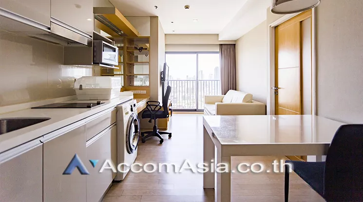  1 Bedroom  Condominium For Rent in Sukhumvit, Bangkok  near BTS Thong Lo (AA25480)