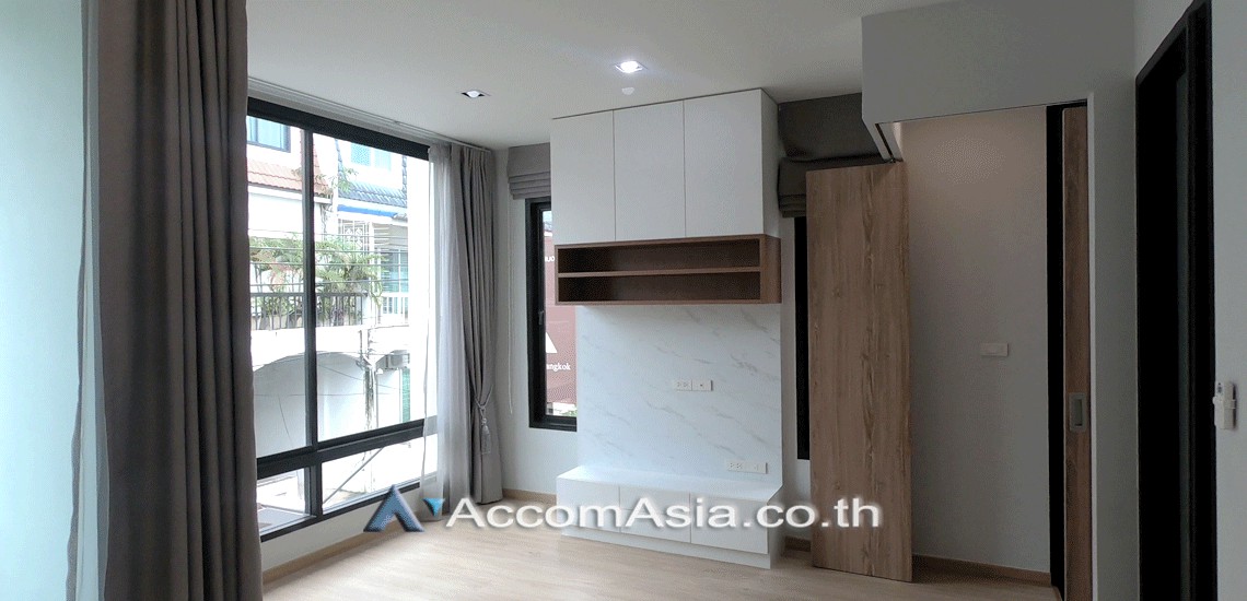 18  3 br House for rent and sale in Sukhumvit ,Bangkok BTS Ekkamai - BTS Phra khanong AA25483