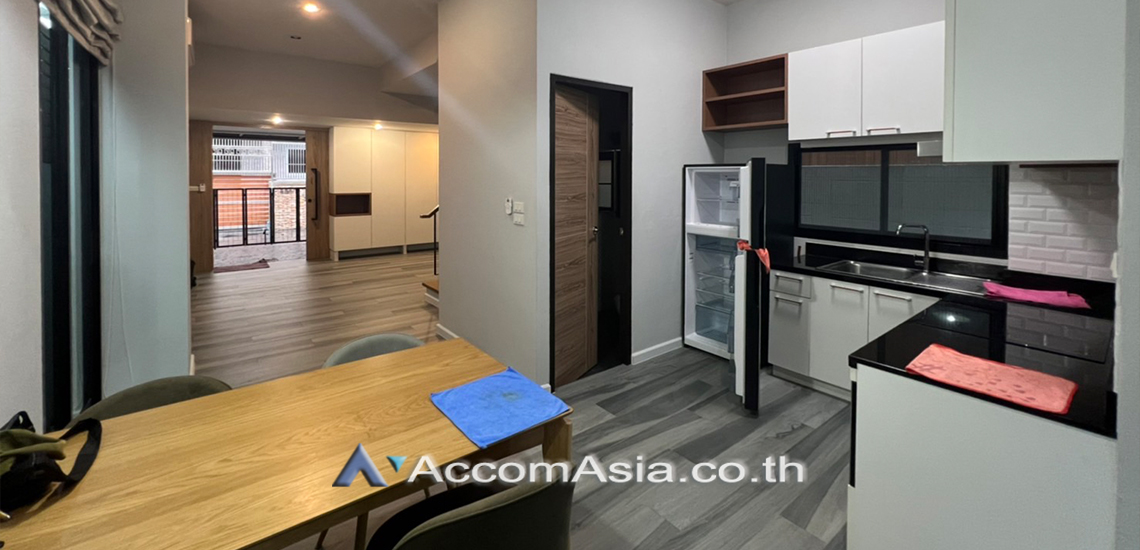 5  3 br House for rent and sale in Sukhumvit ,Bangkok BTS Ekkamai - BTS Phra khanong AA25483