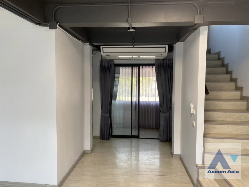 8  4 br Townhouse for rent and sale in Pattanakarn ,Bangkok BTS On Nut at The Pride Sukhumvit 77 AA25525