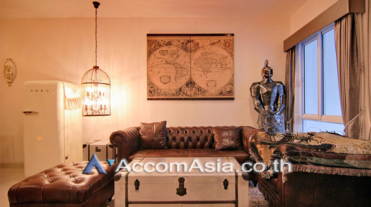  4 Bedrooms  Townhouse For Rent & Sale in Sukhumvit, Bangkok  near BTS Bang Chak (AA25542)