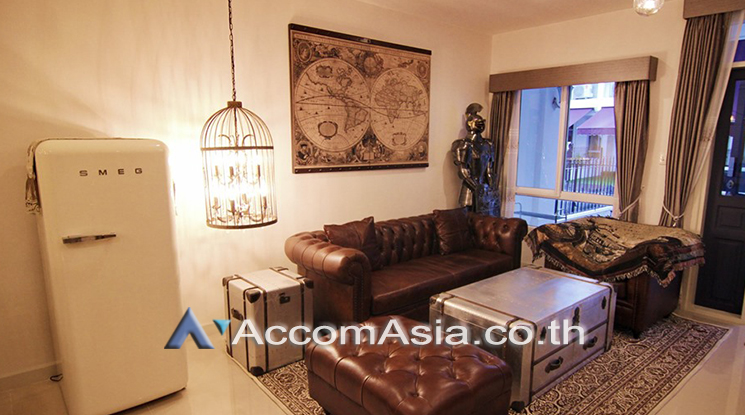  4 Bedrooms  Townhouse For Rent & Sale in Sukhumvit, Bangkok  near BTS Bang Chak (AA25542)