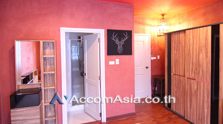  4 Bedrooms  Townhouse For Rent & Sale in Sukhumvit, Bangkok  near BTS Bang Chak (AA25542)