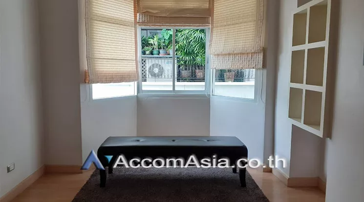  2 Bedrooms  Apartment For Rent in Sukhumvit, Bangkok  near BTS Phrom Phong (AA25547)