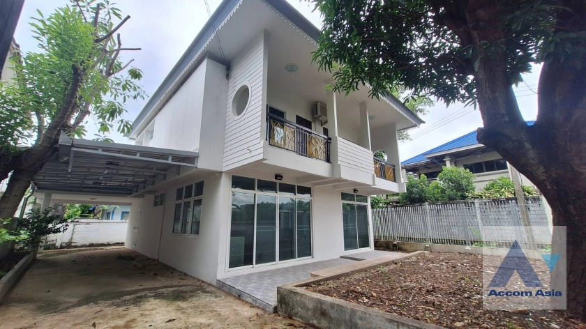  3 Bedrooms  House For Rent & Sale in Sukhumvit, Bangkok  near BTS Phra khanong (AA25551)