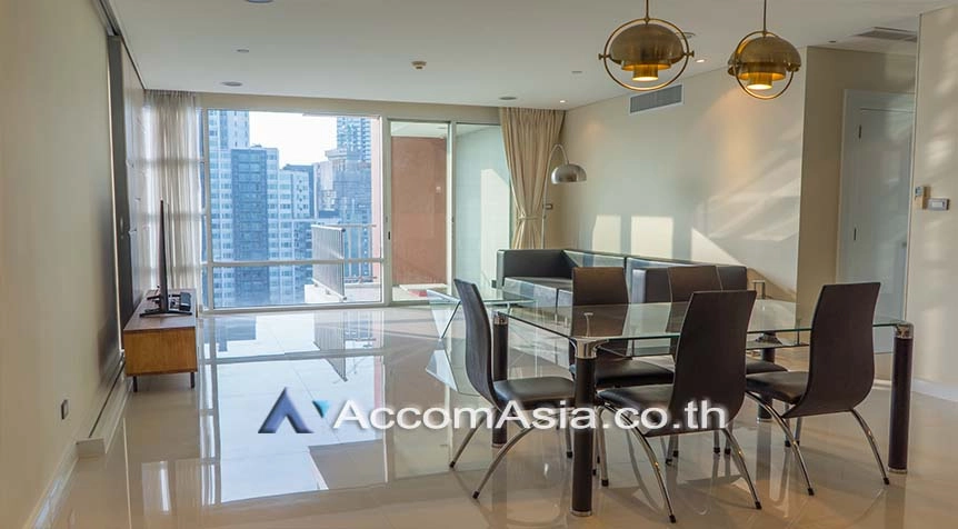 Fully Furnished, Corner Unit, Pet friendly | Fullerton Sukhumvit Condominium  3 Bedroom for Sale & Rent BTS Ekkamai in Sukhumvit Bangkok