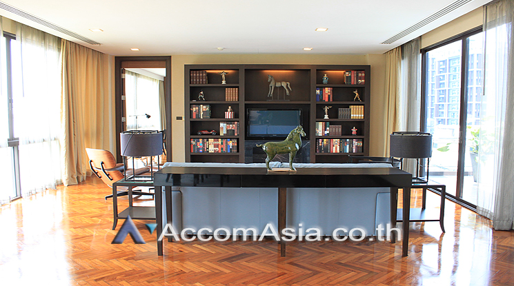 Big Balcony |  2 Bedrooms  Apartment For Rent in Sukhumvit, Bangkok  near BTS Ekkamai (AA25587)