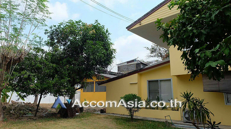 Home Office |  6 Bedrooms  House For Rent & Sale in Phaholyothin, Bangkok  near BTS Saphan-Kwai (AA25600)
