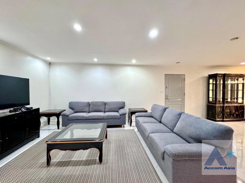 Pet friendly |  3 Bedrooms  Condominium For Rent in Sukhumvit, Bangkok  near BTS Phrom Phong (24016)