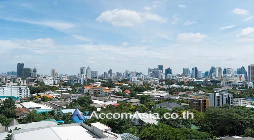 Pet friendly |  4 Bedrooms  Apartment For Rent in Sukhumvit, Bangkok  near BTS Phrom Phong (AA25662)