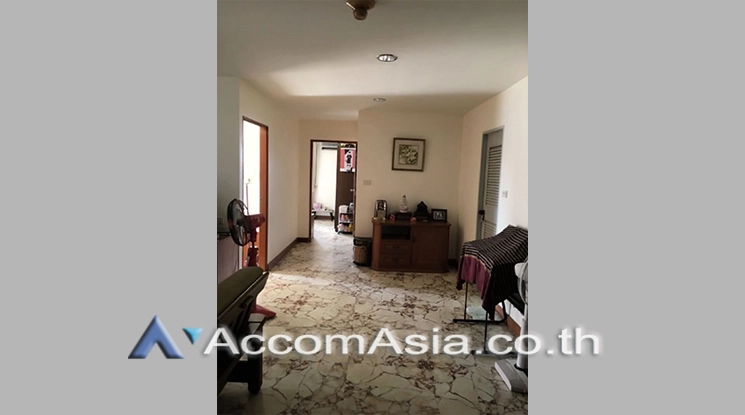  3 Bedrooms  Condominium For Sale in Sukhumvit, Bangkok  near BTS Phrom Phong (AA25679)