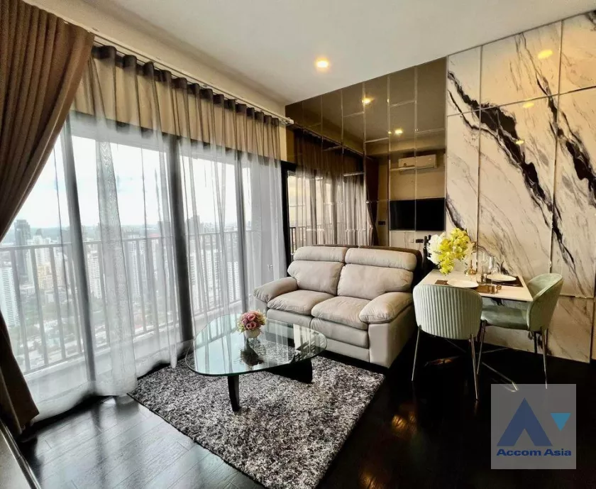  2 Bedrooms  Condominium For Rent in Sukhumvit, Bangkok  near BTS Phrom Phong (AA25696)