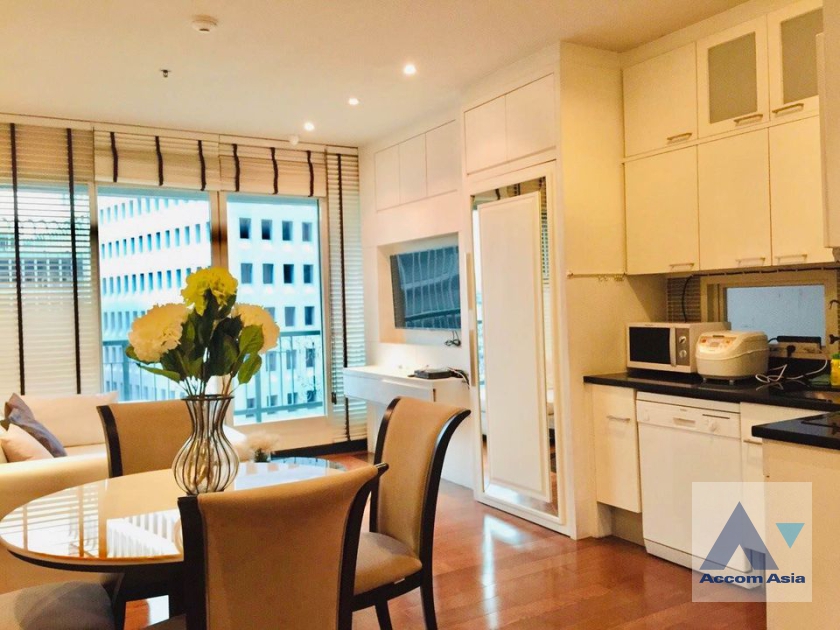  2 Bedrooms  Condominium For Rent in Ploenchit, Bangkok  near BTS Chitlom (AA25697)