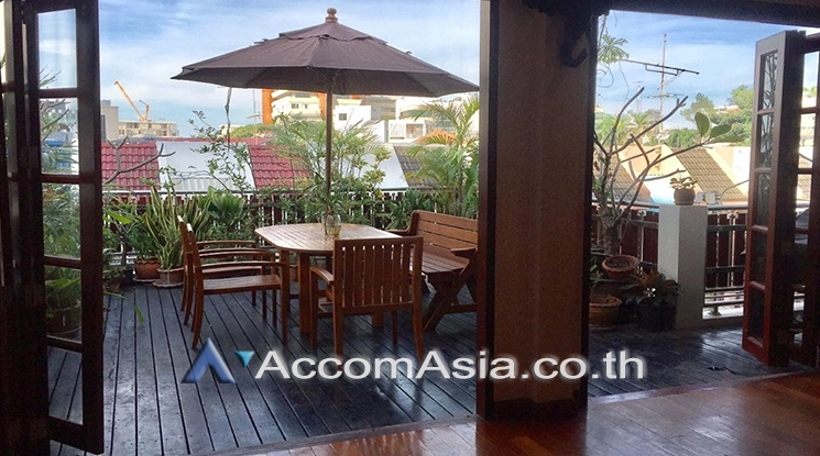 Home Office, Pet friendly |  4 Bedrooms  Townhouse For Rent & Sale in Sukhumvit, Bangkok  near BTS Phrom Phong (AA25719)