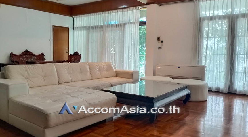 Pet friendly |  3 Bedrooms  Apartment For Rent in Sukhumvit, Bangkok  near BTS Asok - MRT Sukhumvit (AA25735)