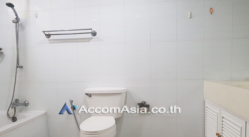 Pet friendly |  3 Bedrooms  Apartment For Rent in Sukhumvit, Bangkok  near BTS Asok - MRT Sukhumvit (AA25735)