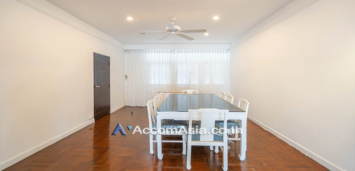 Pet friendly |  3 Bedrooms  Apartment For Rent in Sukhumvit, Bangkok  near BTS Asok - MRT Sukhumvit (AA25736)