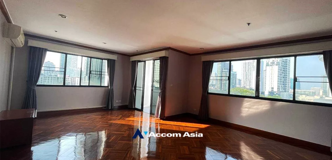  2  3 br Apartment For Rent in Sukhumvit ,Bangkok BTS Ekkamai at Panoramic view on balcony AA25768