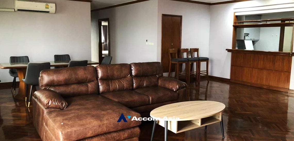  3 Bedrooms  Apartment For Rent in Sukhumvit, Bangkok  near BTS Ekkamai (AA25768)