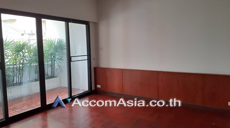  2 Bedrooms  Apartment For Rent in Ploenchit, Bangkok  near BTS Ploenchit (AA25772)