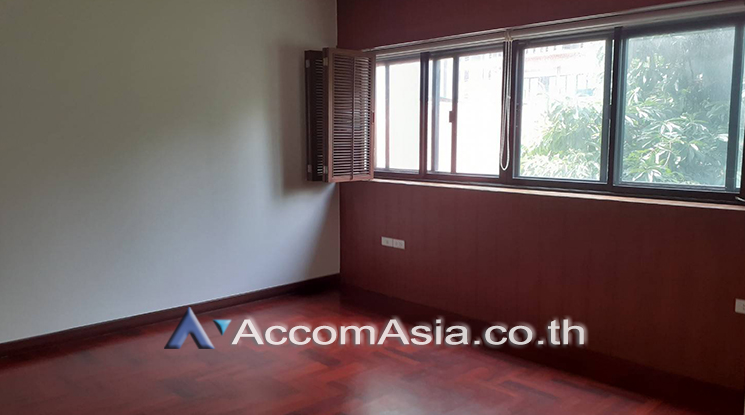  2 Bedrooms  Apartment For Rent in Ploenchit, Bangkok  near BTS Ploenchit (AA25772)