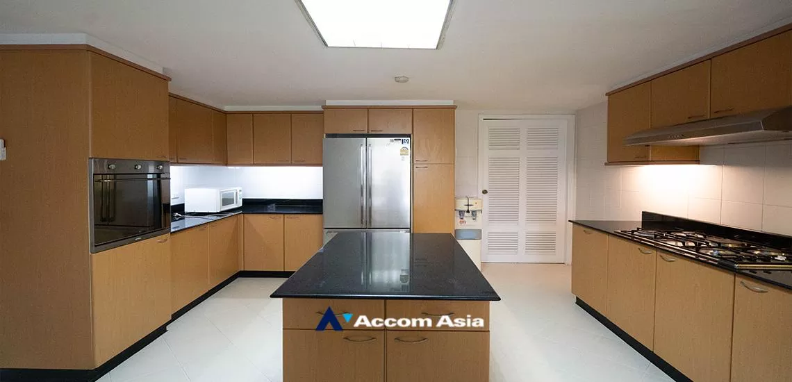 Pet friendly |  3 Bedrooms  Apartment For Rent in Sukhumvit, Bangkok  near BTS Asok - MRT Sukhumvit (AA25782)